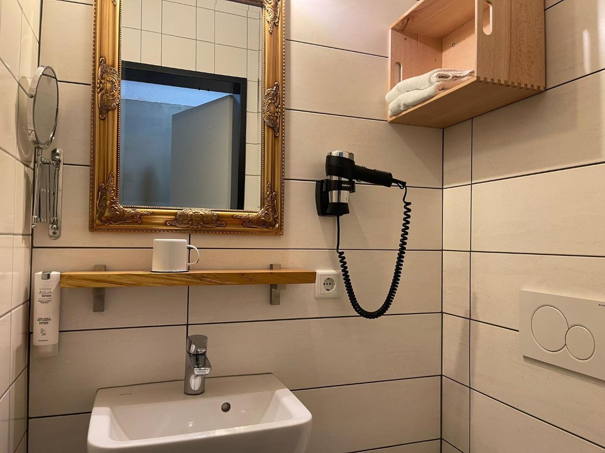 Koby Work&Stay Souterrain Apartment, Wifi&Komfort Герфорд Екстер'єр фото